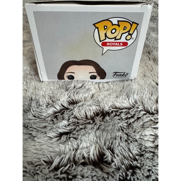Funko Pop Royals Kate Duchess of Cambridge Vinyl Figure 05 - Picture 5 of 7